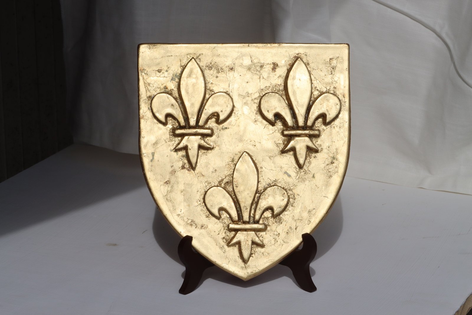 Blason royal Fleur de Lys doré – Image 3