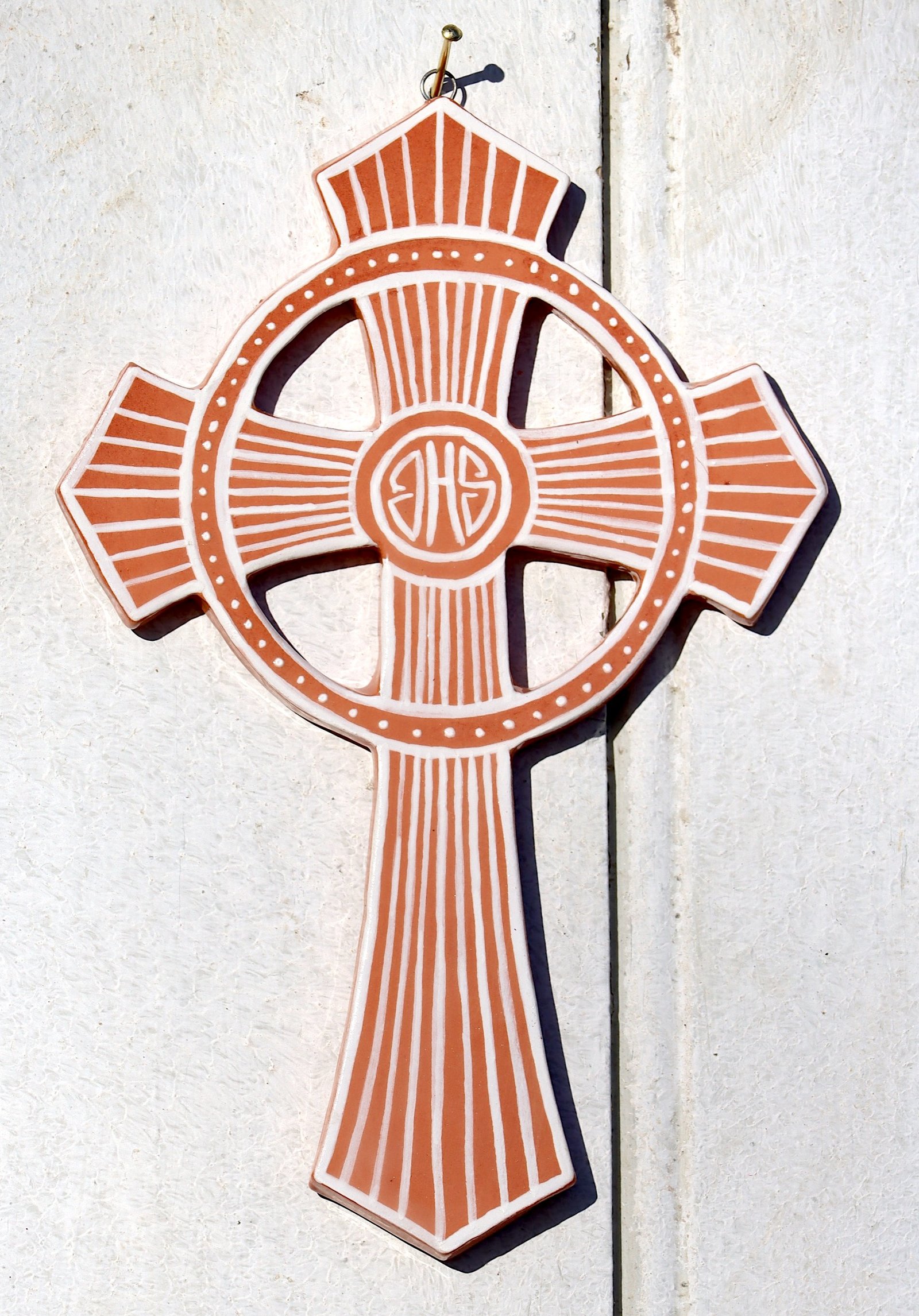 Croix en faïence émaillée – Image 2
