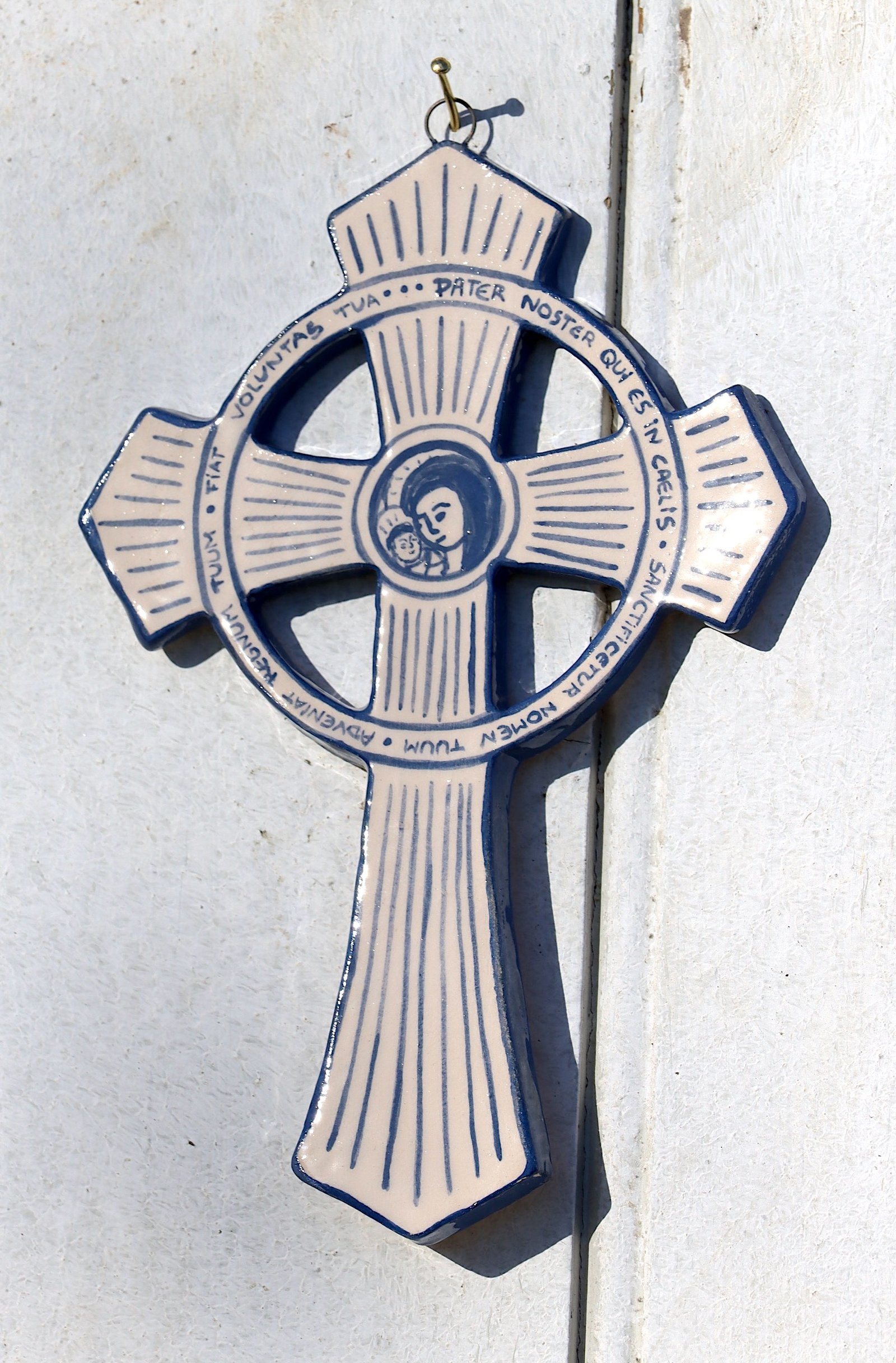 Croix en faïence émaillée – Image 2