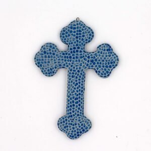 Croix en faïence émaillée.