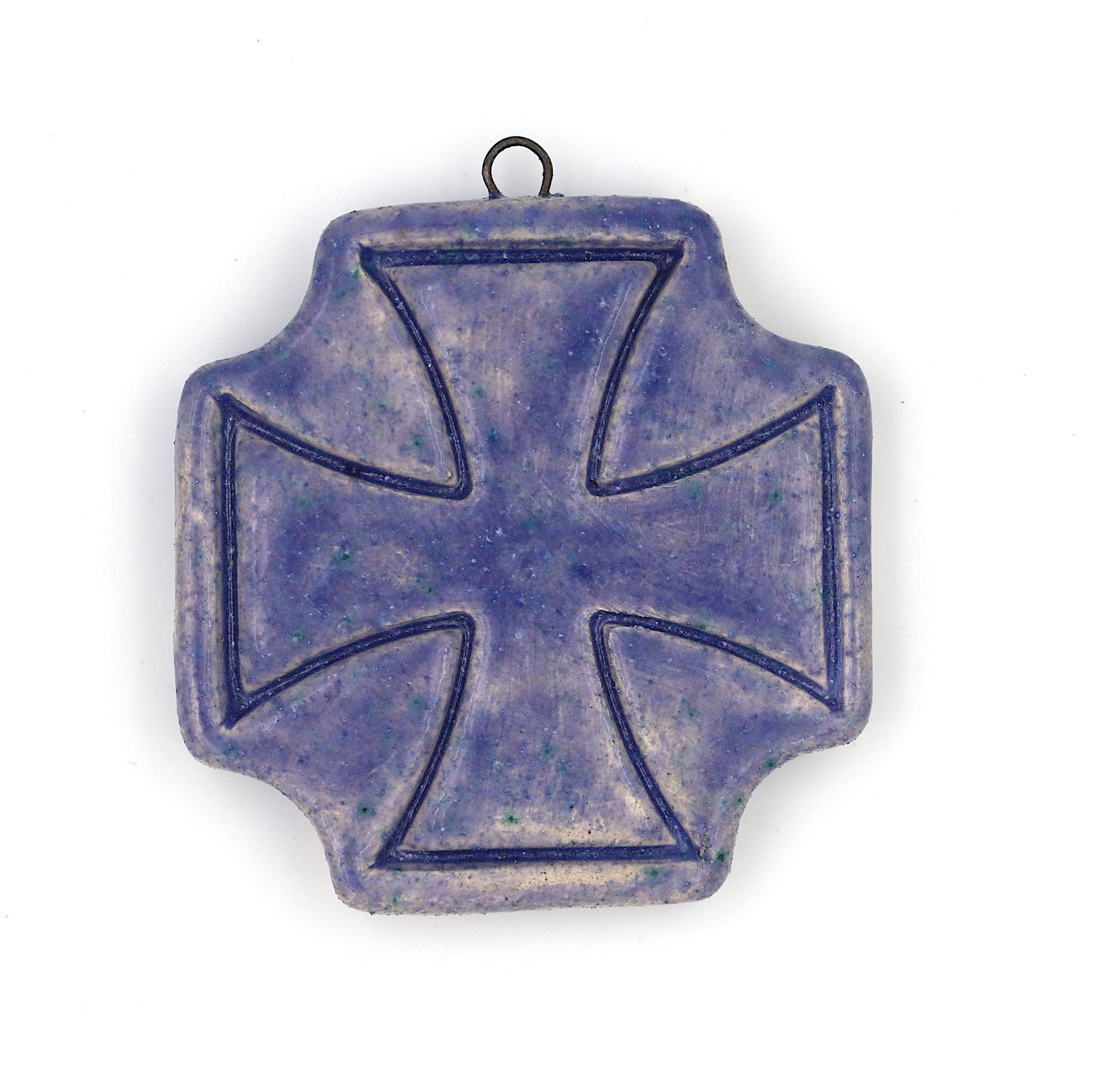 Croix en faïence émaillée