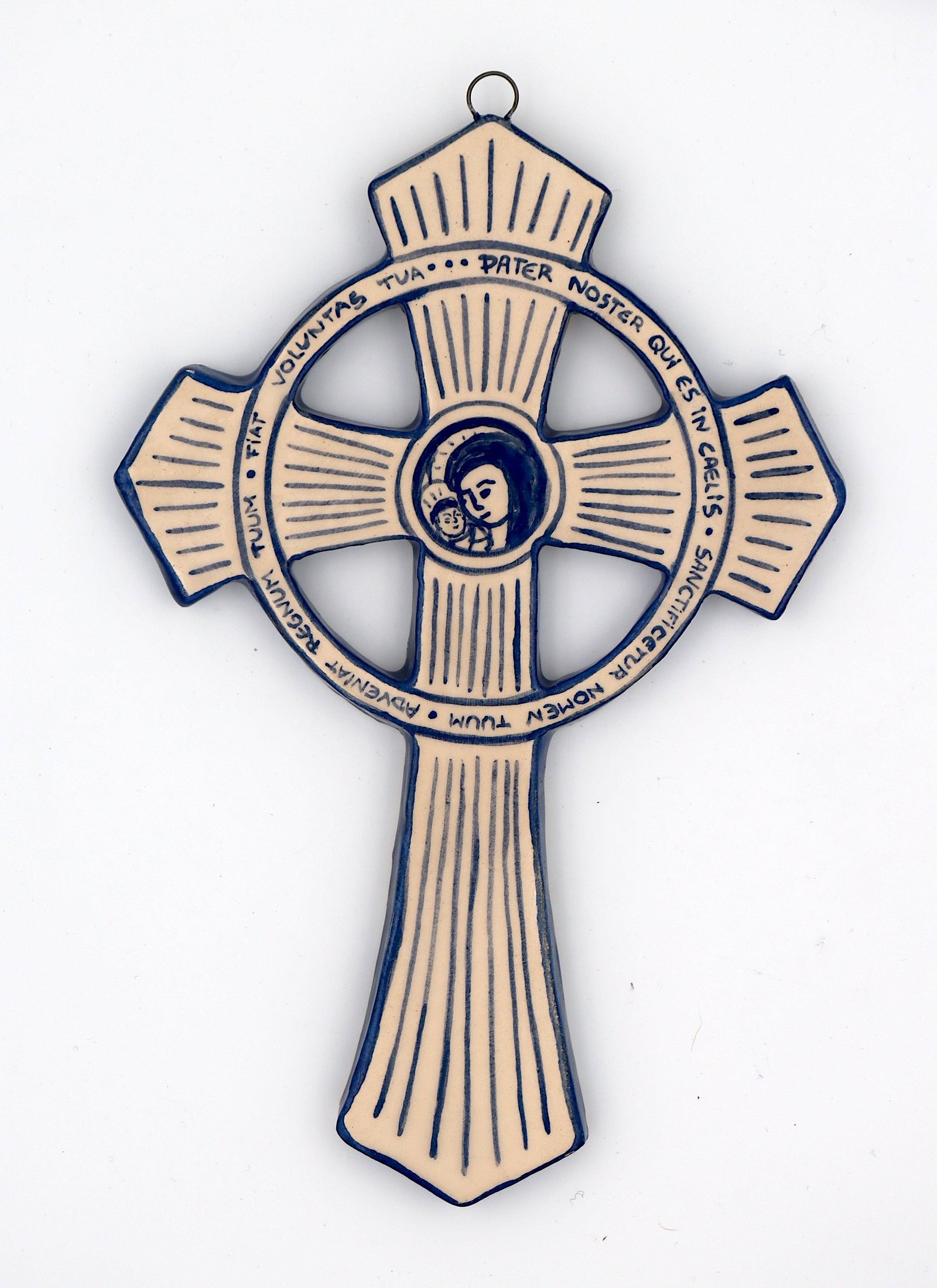 Croix en faïence émaillée